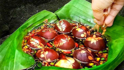 Pakar Kuliner di Sidoarjo Bocorkan Cara Buat Telur Bacem Motif Batik, Berikut Caranya…