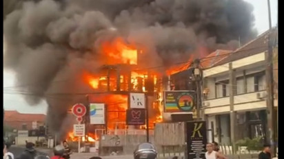 Ruko Penjual Barang Antik di Badung Ludes Terbakar