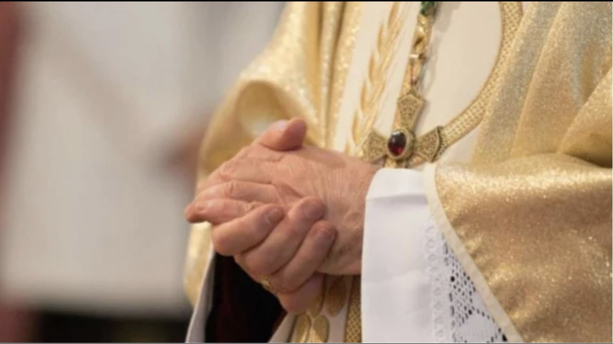 FAKTA Para Pendeta Gelar Pesta Gay di Gereja Bersejarah, Undang Sesama Pendeta Pria hingga Pekerja Seks Sampai Pingsan
            - galeri foto