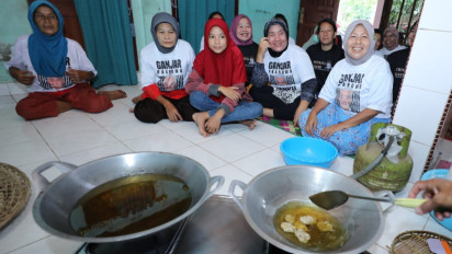 Relawan Crivisaya Ganjar Menggelar Pelatihan Pembuatan Kemplang Khas Sumsel