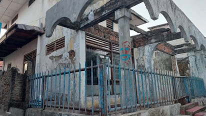 Warga Cemas, Ada Rumah Kosong Diduga Jadi Sarang Ular Sanca di Matraman