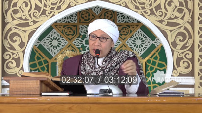 Memangnya Boleh Makam Keluarga Pakai Paving, Cor, dan Batu Nisan? Buya Yahya Beri Penjelasan, Ternyata...