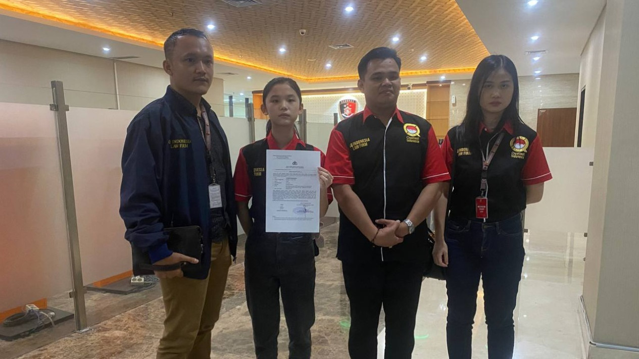 Dipolisikan Remaja 16 Tahun, Tanggapan Hotman Paris: Jangan Pakai..
            - galeri foto