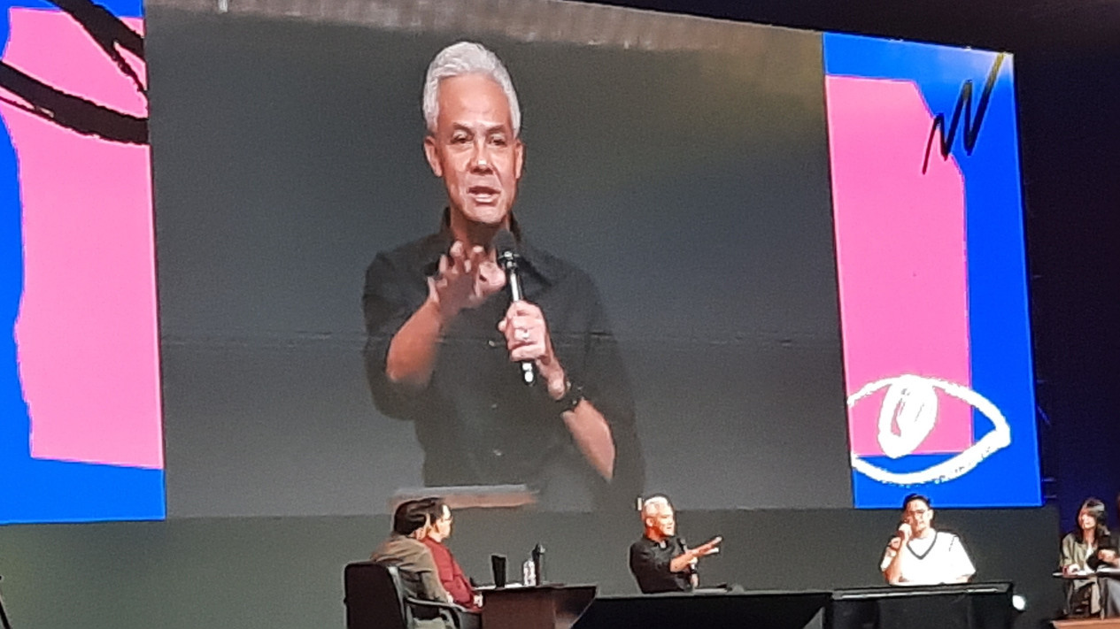 Ganjar Bingung Menjawab Saat Diserang Mahasiswi Soal Tingginya Angka Korupsi Era Jokowi
            - galeri foto