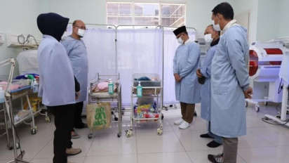 Polisi Buru Pelaku Pembuang Bayi di Pos Kamling dan Pj Wali Kota Batu Jenguk Bayi Tersebut