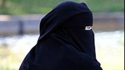 30 Tahun Menikah Tanpa Melihat Wajah, Istri Gugat Cerai Suami Gara-gara Buka Cadar