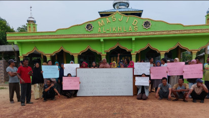 Warga Rempang Terus Bersuara, Berurai Air Mata Menolak Digusur, Menolak Konsultasi AMDAL