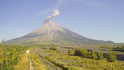Gunung Semeru Erupsi, Semburkan Kolom Abu 1.500 Meter di atas Puncak Kawah