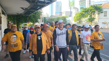 Ganjar Pranowo Jalan Sehat Bersama Hanura di Surabaya, OSO : Presiden Harus Sehat kalau Sakit Susah Ngurus Negara