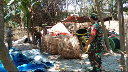 Jadi Sarang Judi Sabung Ayam di Sidoarjo, Petugas Gabungan Gerebek dan Bakar Arena Sabung