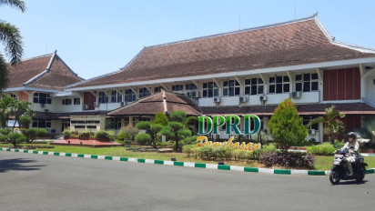 Toilet Berbayar Langgar Permendikbud, DPRD Pamekasan Desak Kemenag RI Tindak Tegas MAN 1