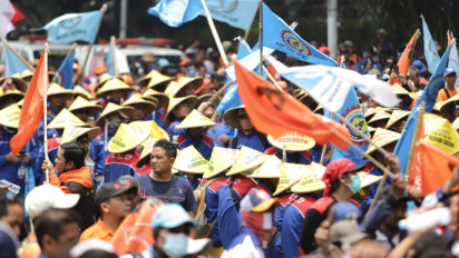 Ribuan Massa Buruh Geruduk MK, Kawal Putusan soal Gugatan UU Cipta Kerja