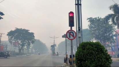 Bencana Kabut Asap di Banjarmasin Ganggu Aktivitas Warga, Jarak Pandang Hanya 300 Meter