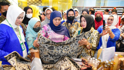 Peringatan Hari Batik Nasional 2023, Gubernur Khofifah Ajak Lestarikan dan Promosikan Batik Lokal Khas Jawa Timur