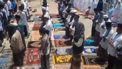 Minta Turun Hujan, Ratusan Warga di Tasikmalaya Gelar Shalat Istisqo