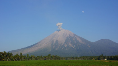 Letusan Gunung Semeru Terdengar hingga Radius 20 Kilometer, BPBD Himbau Warga Tetap Tenang dan Waspada
