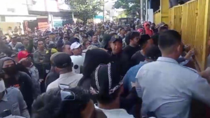 Ricuh Dua Kelompok Massa dalam Pengembilalihan Aset Pasar Butung