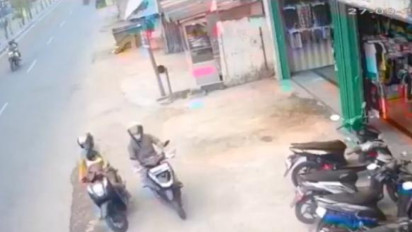 Waduh! Aksi Suami Istri Nekat Curi Motor Terekam CCTV di Palembang