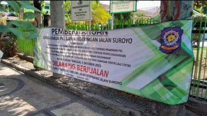 Satpol PP Kota Probolinggo Sterilkan Jalan Suroyo dari Aktivitas PKL dan Usaha Angkringan