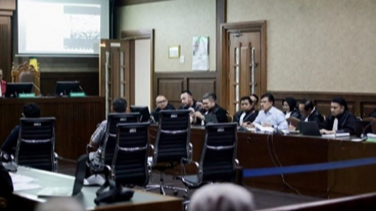 Saksi Korupsi BTS 4G Blak-blakan soal Uang Rp60 Miliar Buat Selesaikan Kasus
            - galeri foto