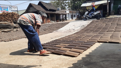 Musim Kemarau Membawa Berkah bagi Perajin Genteng di Boyolali
