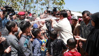 Warga Bahagia Air Mengalir Deras di Sumur Bor Gunungkidul yang Diresmikan Prabowo