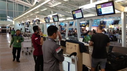 Lupa Visa Habis karena Asyik Liburan Keliling Indonesia dan Overstay, Bule AS Dideportasi dari Bali