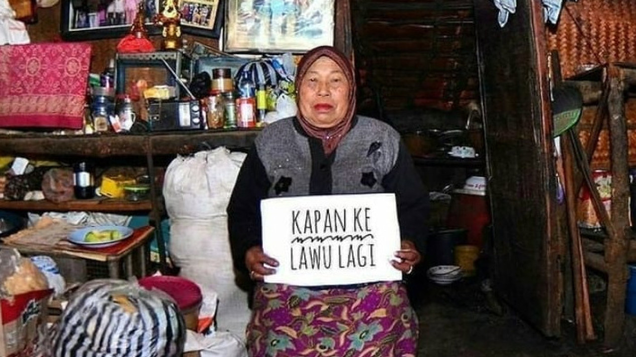 Pasca Terbakar, Mbok Yem Tetap Bertahan Tinggal di Warung Puncak Gunung Lawu
            - galeri foto