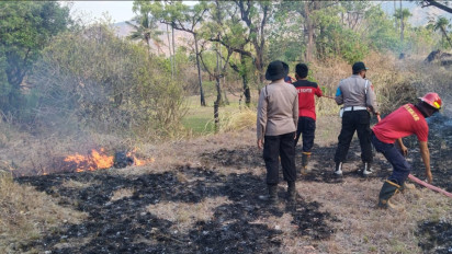 Kebakaran di Lereng Gunung Agung Mulai Merembet ke Pemukiman Warga dan Pura