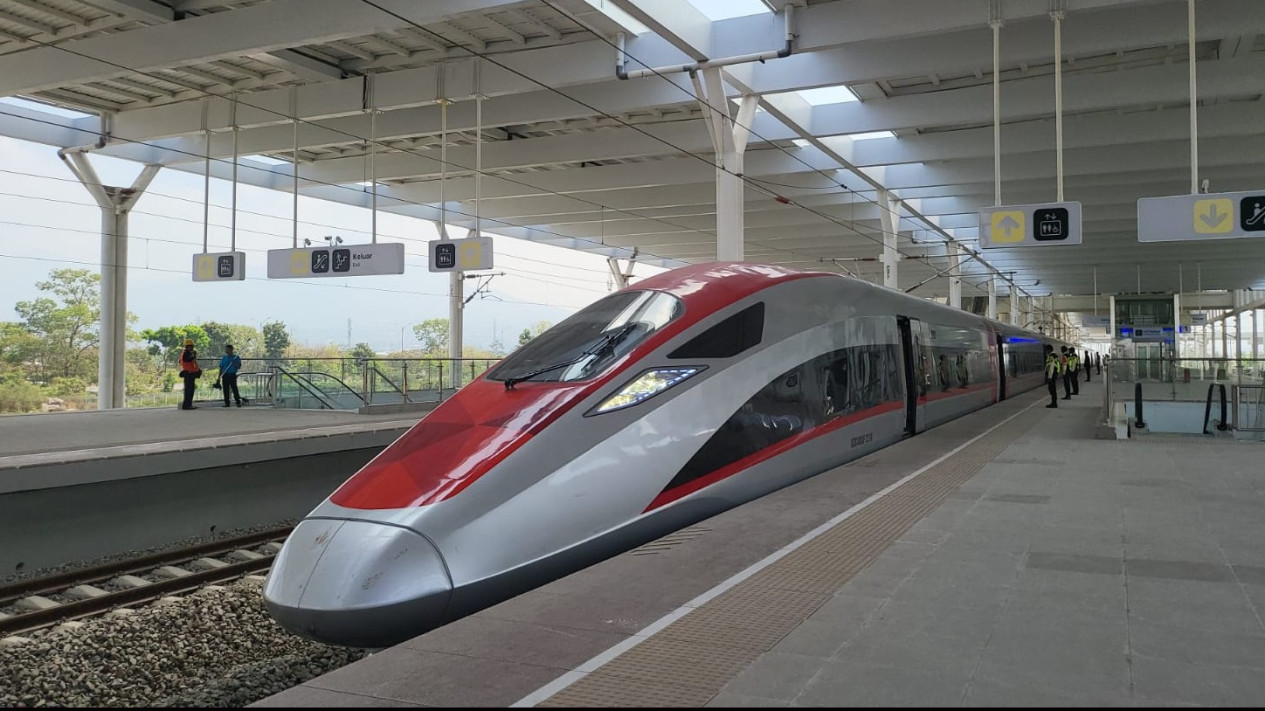 Netizen Harus Tahu, Kereta Cepat Whoosh Tetap yang Pertama di ASEAN Kalahkan Laos, Ini Faktanya
            - galeri foto
