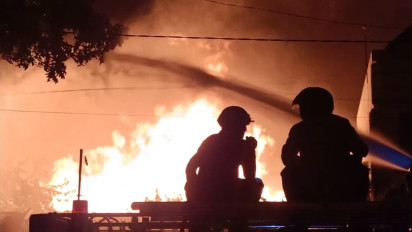 Kebakaran Gudang Rongsokan di Pasar Kliwon Solo, Puluhan Warga Mengungsi