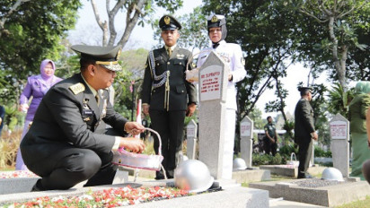 Jelang HUT ke-78, TNI Ziarah Nasional dan Tabur Bunga Serentak ke Makam Pahlawan RI