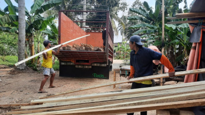 Ratusan Picis Kayu Ilegal di Sungai Karama Disita