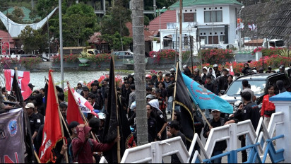 Ratusan Massa Aksi Demo Tuntut Sidang Pembunuhan Agnes di Morowali Digelar Secara Terbuka