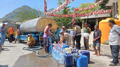 HUT Humas Polri Ke-72, Jajaran Polres Mojokerto Gelontorkan Bantuan Air Bersih ke Daerah Kekeringan