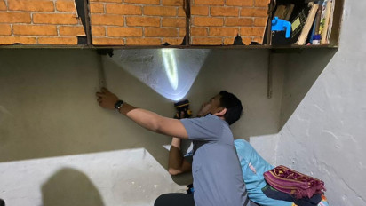 Minimalisir Gangguan Keamanan, Petugas Geledah Kamar Hunian Lapas Sidoarjo