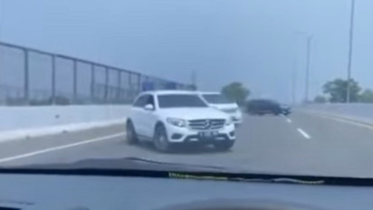 Viral, Tiga Unit Mobil Mewah Lawan Arus di Ruas Tol Desari Usai Tertinggal Rombongan Pengantar Jenazah
