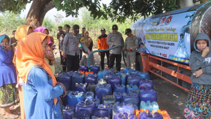 Tiga Desa Alami Kekeringan, Polres Probolinggo Gelontorkan Sepuluh Ribu Liter Air Bersih