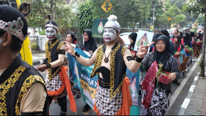 Ribuan Pelajar Gelar Karnaval Bertema Wayang hingga Batik Meriahkan HUT Kota Yogyakarta