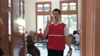 Ferdian Paleka Terdakwa Promosikan Judi Online Dituntut Satu Tahun Penjara, Usai Sidang Acungkan Salam Metal