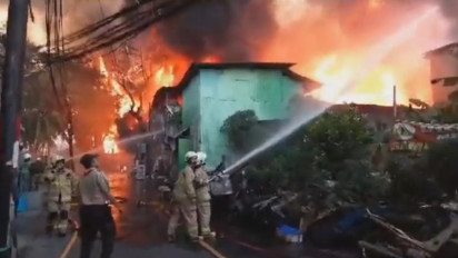 Kebakaran Rumah Semi Permanen di Jakarta Selatan, 4 Unit Damkar Dikerahkan