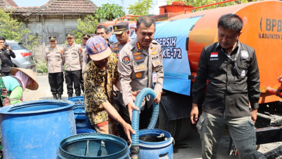 Bid Humas Polda Jateng Salurkan Air Bersih untuk Warga Terdampak Kekeringan di Demak