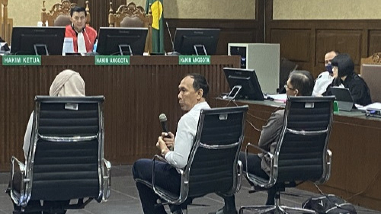 Saksi Sebut Telkom hingga Garuda Indonesia Jadi Ladang Gratifikasi Rafael Alun
            - galeri foto