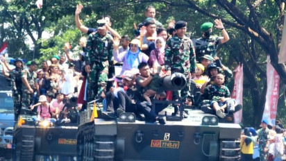 Defile Kendaraan Tempur Meriahkan HUT TNI di Kodam Diponegoro Semarang