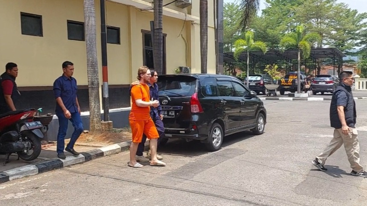 WNA Bunuh Mertua, Kedubes Amerika Serikat dan Divhubinter Mabes Polri Datangi Polres Banjar Jabar
            - galeri foto