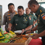 Polda DIY Beri Surprise Tumpeng di HUT TNI ke 78 untuk Korem 072 Pamungkas Yogyakarta