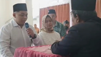 Diwarnai Tangis Haru, Dua Tersangka Pembuang Bayi Langsungkan Nikah di Rutan Polres Gresik