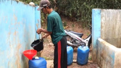 Sudah 3 Bulan Dilanda Kekeringan, Warga di Pringsewu Lampung Tempuh Jarak 1 Kilometer Demi Air Bersih