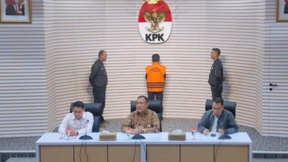 Pakai Rompi Orange, Wali Kota Bima Muhammad Lutfi Ditahan KPK
