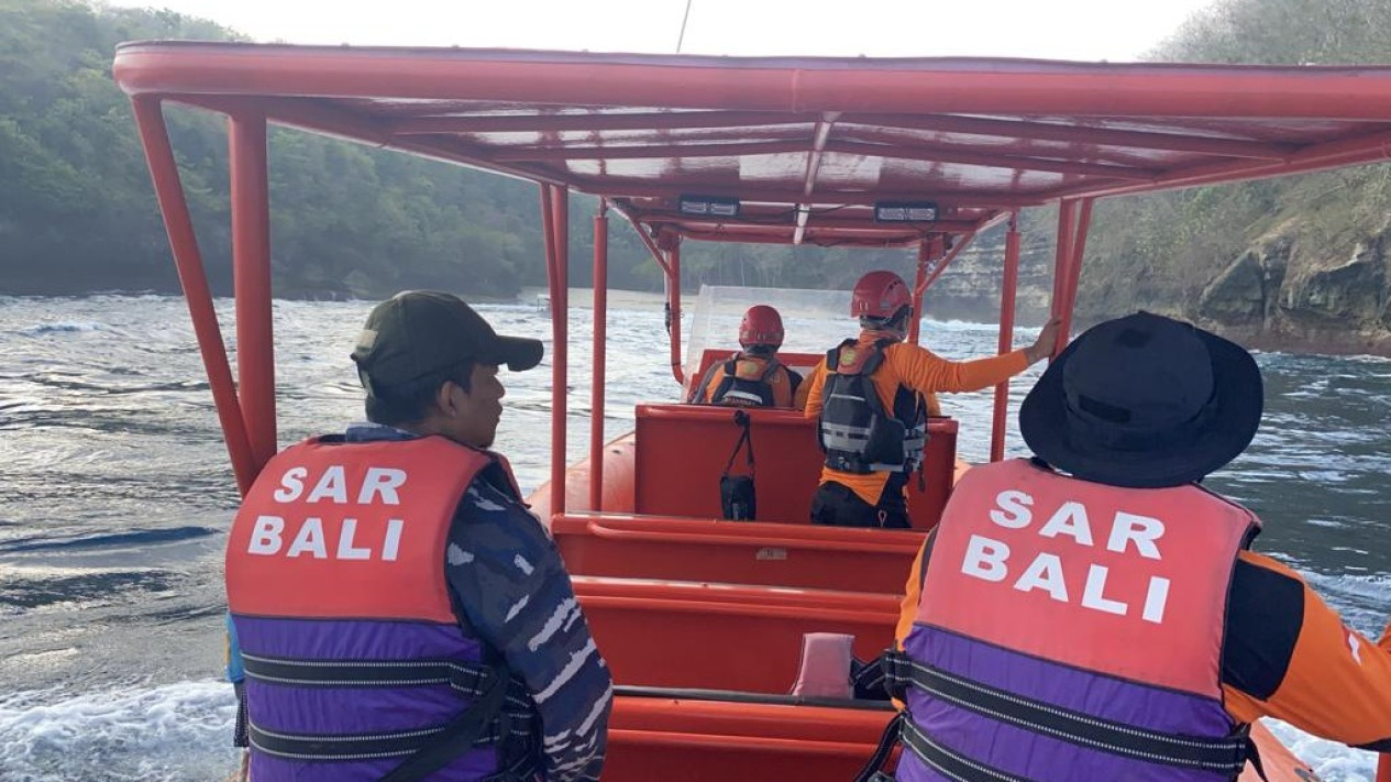 Seorang Pemancing Hilang Terseret Ombak di Nusa Penida Bali
            - galeri foto